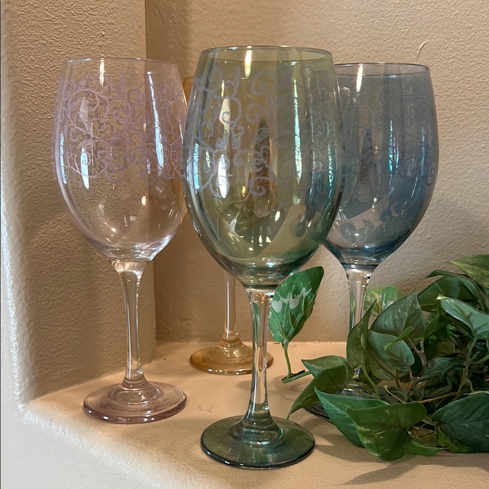 Glass wine / champagne glasses frosted design